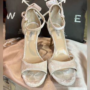 Valentino Garavani Velvet Bow Heels